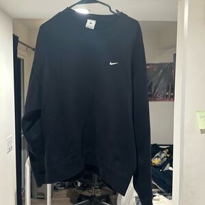 Black Nike long sleeve sweater